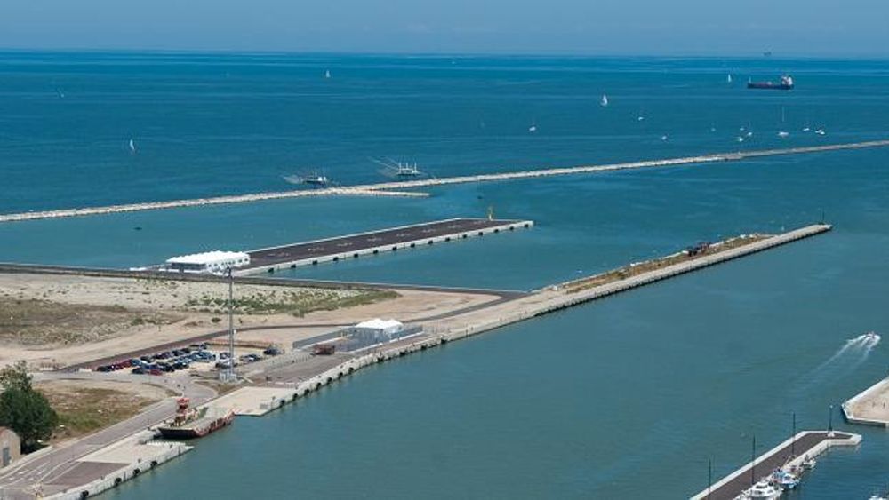 AGROALIMENTARE E MATERIE PRIME PER LA CERAMICA TRAINANO LA RIPRESA DEI TRAFFICI NEI PRIMI TRE MESI